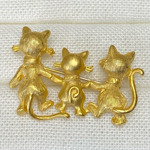 Jewelry - Vintage Kitty Cat Family Brooch Pin